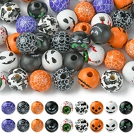 45 træperler med Halloween motiver. 5 stk. af hver.